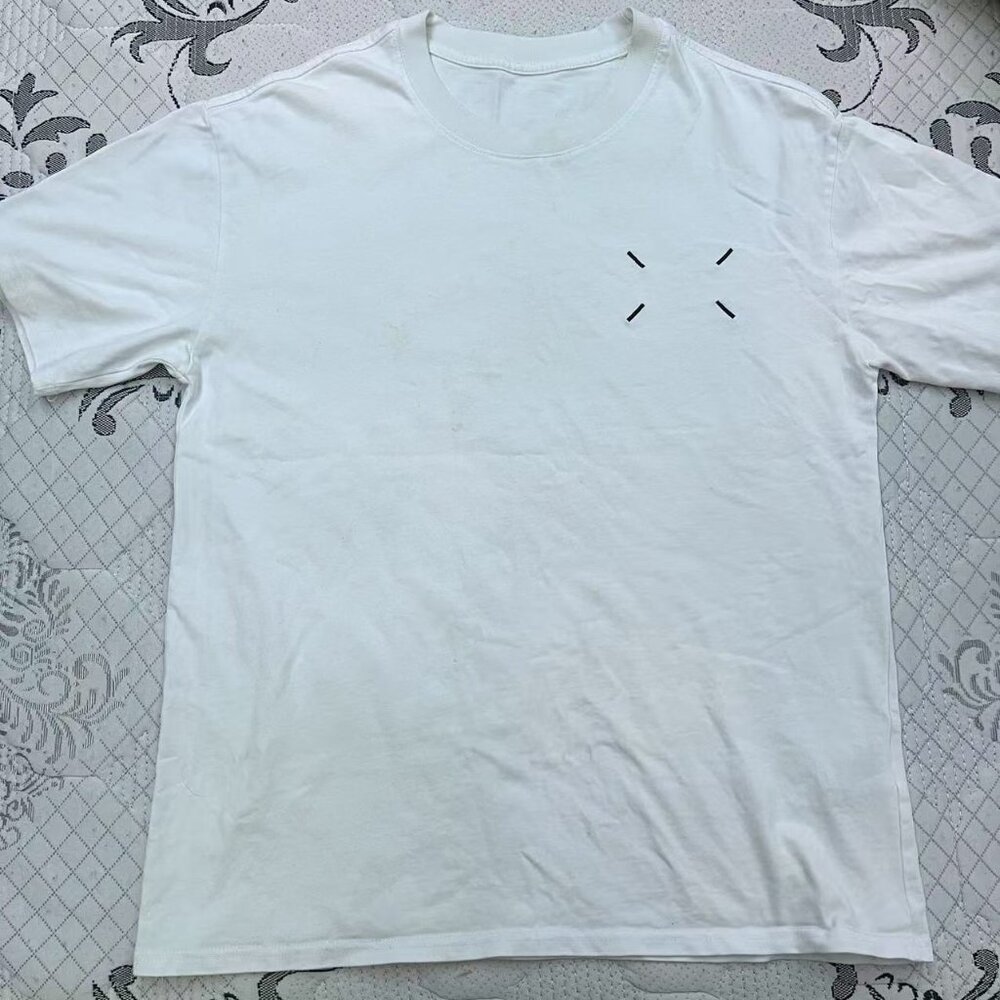 Men's white short-sleeved